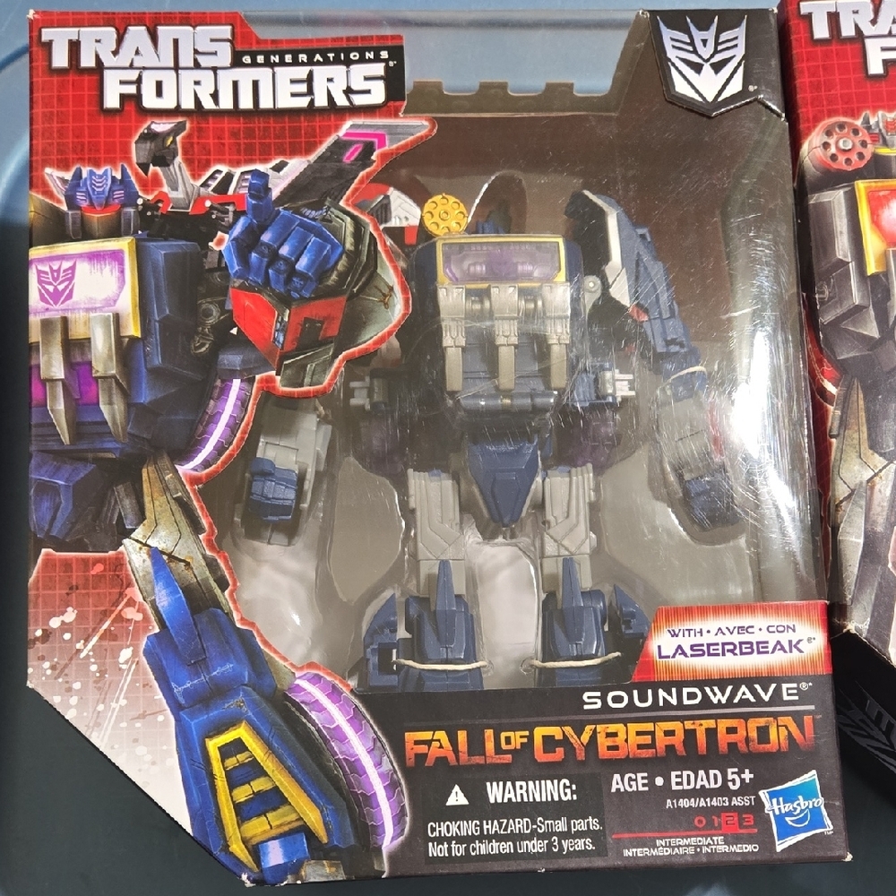 Hasbro Transformers Soundwave with Laserbeak